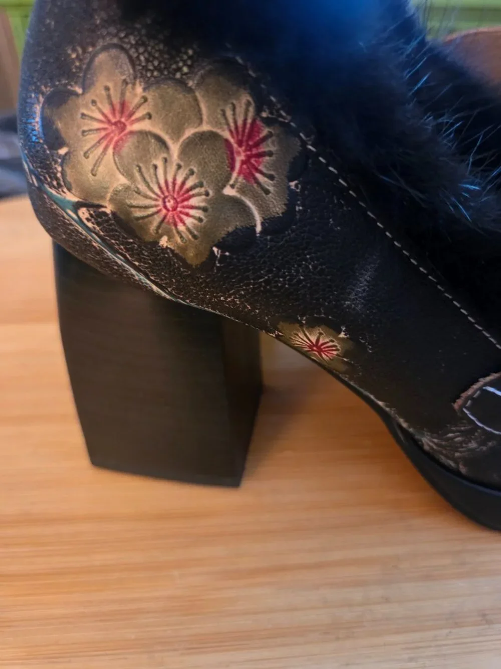 L'ARTISTE Black Floral Hand Painted Fur-Trim Loafers with Gold Hardware/EU 38